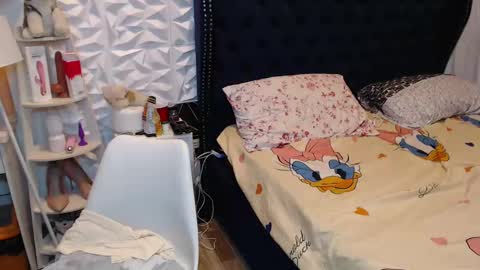 Snapshot of cumyoshichinita chatting on December 10, 2024, 7:05 am YOSHI online show from December 10, 2024, 7:05 am