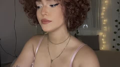 Snapshot of curls_emma chatting on January 22, 2025, 4:13 am Emma online show from January 22, 2025, 4:13 am