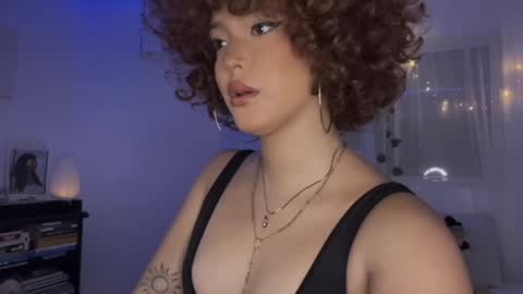 Snapshot of curls_emma chatting on January 28, 2025, 11:50 pm Emma online show from January 28, 2025, 11:50 pm