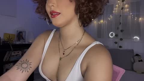Snapshot of curls_emma chatting on January 31, 2025, 11:45 pm Emma online show from January 31, 2025, 11:45 pm