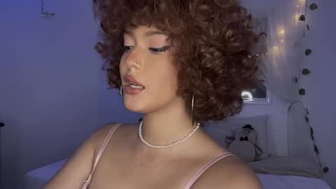 Snapshot of curls_emma chatting on February 2, 2025, 3:32 am Emma online show from February 2, 2025, 3:32 am