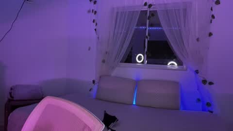 Snapshot of curls_emma chatting on February 6, 2025, 2:11 am Emma online show from February 6, 2025, 2:11 am