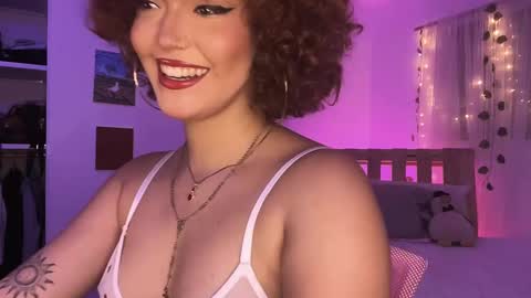 Snapshot of curls_emma chatting on March 10, 2025, 11:06 pm Emma online show from March 10, 2025, 11:06 pm