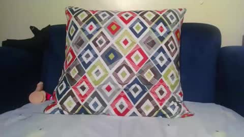 Snapshot of cutedolly12 chatting on October 19, 2025, 4:18 pm cutebby12 online show from October 19, 2025, 4:18 pm