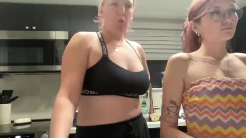 Snapshot of cutey_kiwi chatting on October 18, 2025, 4:04 am Cutey kiwi online show from October 18, 2025, 4:04 am