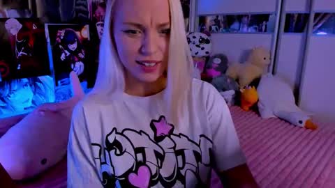 Snapshot of cuttie_ponyy chatting on February 15, 2026, 9:22 pm Nora online show from February 15, 2026, 9:22 pm