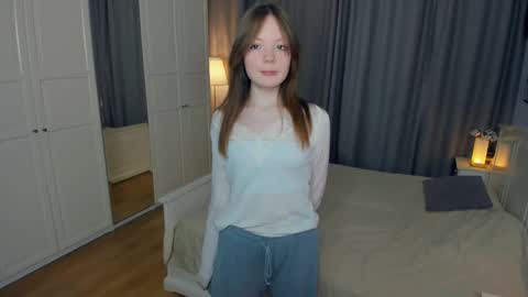 Snapshot of cuty_petite chatting on February 20, 2026, 6:26 am Anne online show from February 20, 2026, 6:26 am