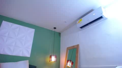 Snapshot of daddys_little_secrett chatting on January 9, 2025, 2:29 pm Valen online show from January 9, 2025, 2:29 pm