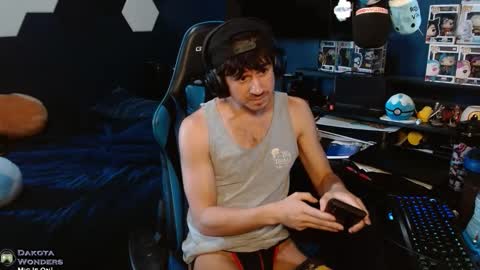 Snapshot of dakota_wndrs chatting on March 2, 2026, 11:00 pm Dakota Wonders online show from March 2, 2026, 11:00 pm