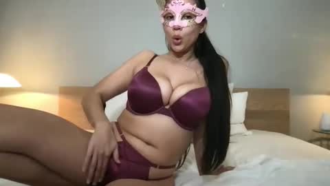 Snapshot of damiralux chatting on January 19, 2025, 4:22 am Damira Lux online show from January 19, 2025, 4:22 am