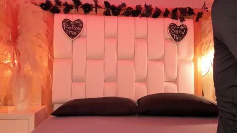 Snapshot of daphne_and_roger chatting on February 26, 2026, 11:09 am daphne_and_roger online show from February 26, 2026, 11:09 am