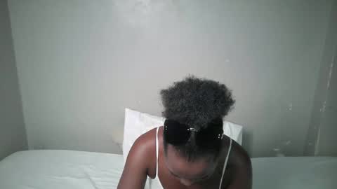 dark_lovly online show from February 21, 2026, 8:04 am