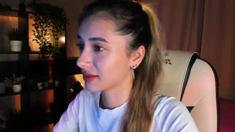 Belle online show from September 21, 2025, 4:03 am