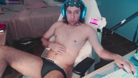 Snapshot of daveangelboy chatting on October 22, 2025, 12:33 am Your boy online show from October 22, 2025, 12:33 am