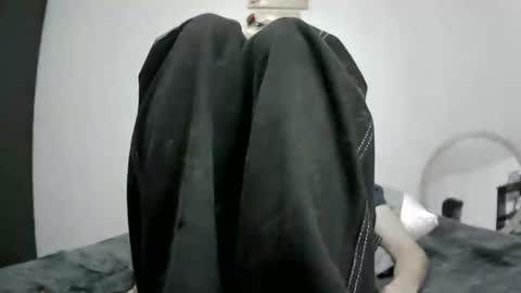 Snapshot of david_asturias chatting on December 9, 2024, 2:24 am David Asturias online show from December 9, 2024, 2:24 am