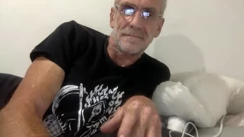 Snapshot of deanofflove221000 chatting on February 26, 2026, 10:25 am deanofflove221000 online show from February 26, 2026, 10:25 am