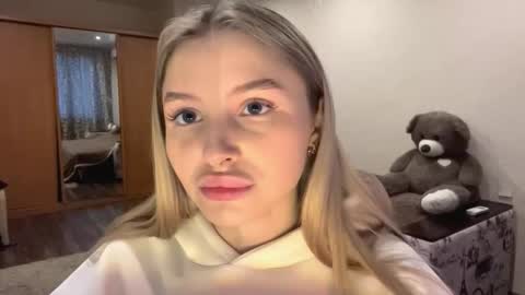 Vi  Victoria online show from October 19, 2025, 2:07 pm