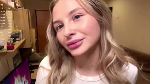 Vi  Victoria online show from November 20, 2025, 3:12 pm