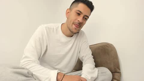 Snapshot of derek_vall chatting on March 7, 2025, 3:29 am derek_vall online show from March 7, 2025, 3:29 am