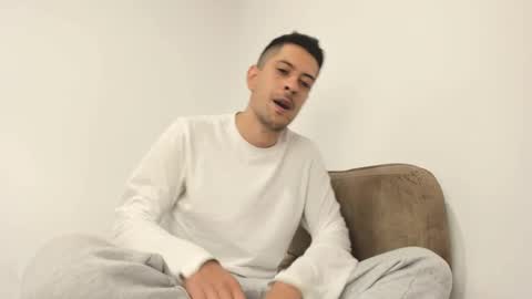 Snapshot of derek_vall chatting on March 7, 2025, 6:35 am derek_vall online show from March 7, 2025, 6:35 am