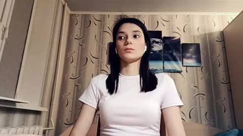 dinorahfleeks online show from March 6, 2026, 7:32 pm