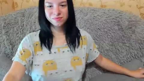 Snapshot of dollii chatting on October 7, 2025, 8:00 am Dolli online show from October 7, 2025, 8:00 am