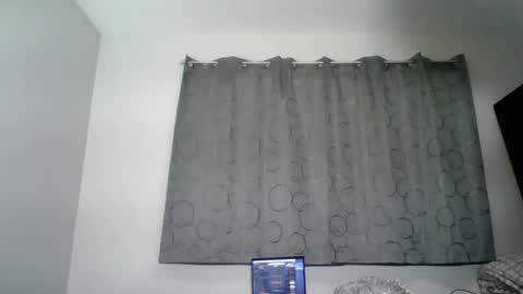 Snapshot of dominicanorico chatting on December 2, 2025, 9:43 pm luis online show from December 2, 2025, 9:43 pm