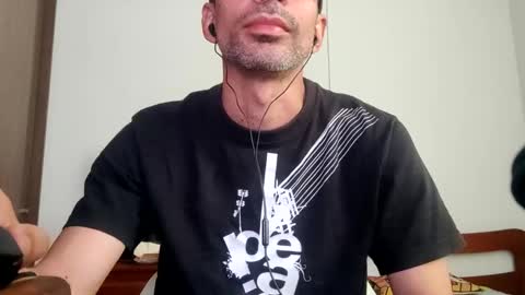 Snapshot of don__chi chatting on December 8, 2024, 10:36 pm don__chi online show from December 8, 2024, 10:36 pm