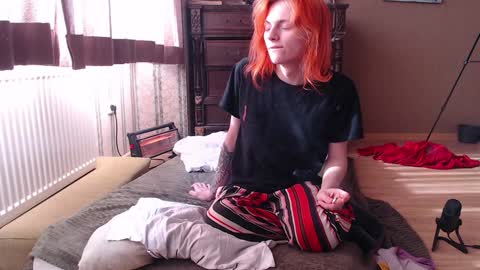 Snapshot of dosbox98 chatting on January 22, 2025, 9:35 am stupid ass online show from January 22, 2025, 9:35 am