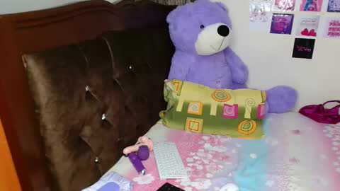 Dreameyes online show from February 20, 2026, 6:41 pm