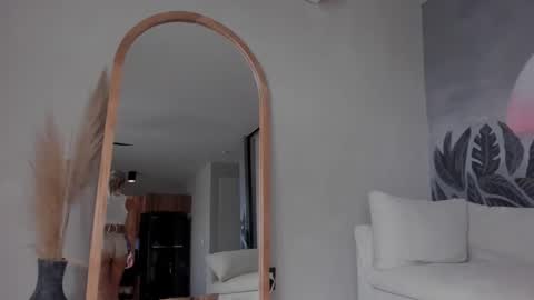 Snapshot of dreamyylilah chatting on February 28, 2025, 5:37 pm Lilah online show from February 28, 2025, 5:37 pm