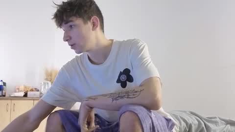 Mark online show from December 21, 2025, 7:21 pm