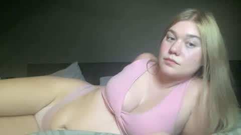 Snapshot of dumbblondexoxo chatting on December 14, 2024, 2:56 am dumbblondexoxo online show from December 14, 2024, 2:56 am