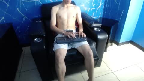 Snapshot of dumbito73 chatting on March 8, 2025, 12:00 am Dumbito73 online show from March 8, 2025, 12:00 am