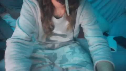 Snapshot of dv3nd3 chatting on February 16, 2026, 1:02 am dv3nd3 online show from February 16, 2026, 1:02 am