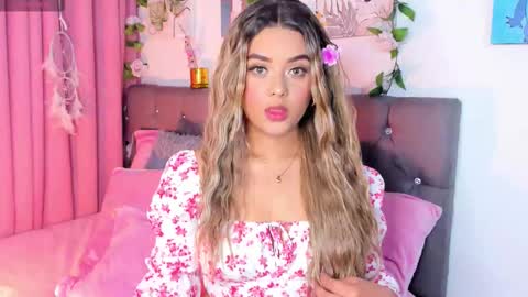 Snapshot of ebony_curly2 chatting on February 5, 2026, 10:14 pm isa online show from February 5, 2026, 10:14 pm