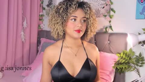 Snapshot of ebony_curly2 chatting on February 7, 2026, 10:35 pm isa online show from February 7, 2026, 10:35 pm