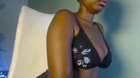 ebony ezel online show from December 24, 2024, 6:44 am