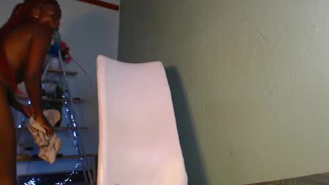 ebony ezel online show from March 9, 2025, 12:09 pm