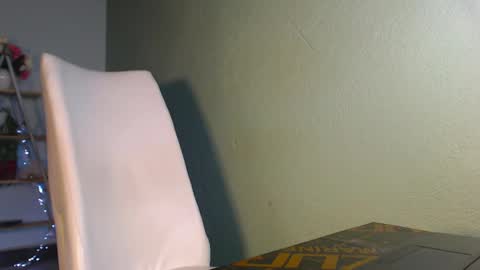 ebony ezel online show from March 12, 2025, 9:35 pm