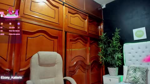 Snapshot of ebony_katterin chatting on December 16, 2025, 10:42 am ebony_katterin online show from December 16, 2025, 10:42 am