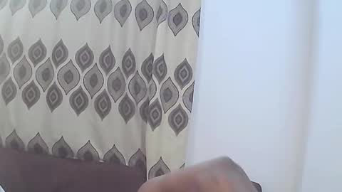 Snapshot of ebonypetiti chatting on October 8, 2025, 8:17 pm queen online show from October 8, 2025, 8:17 pm