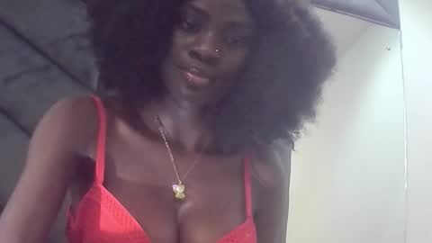 Snapshot of ebonypetiti chatting on October 15, 2025, 12:11 am queen online show from October 15, 2025, 12:11 am