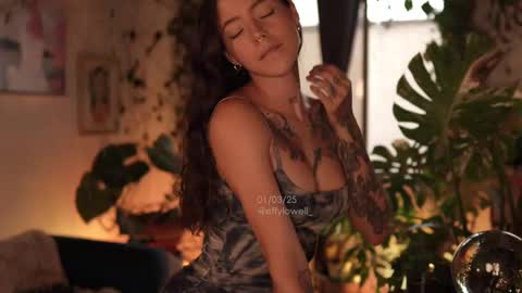 Effy online show from March 1, 2025, 10:42 pm