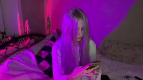 Elain online show from September 11, 2025, 10:10 pm