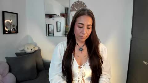 Snapshot of electra_hunt chatting on February 5, 2026, 10:47 pm Electra- Please help me reach 100 likes online show from February 5, 2026, 10:47 pm