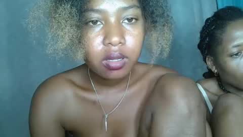 Snapshot of elia011 chatting on January 17, 2025, 2:08 am elia011 online show from January 17, 2025, 2:08 am