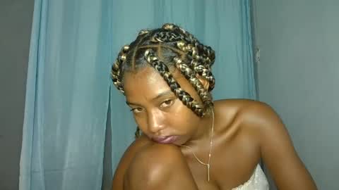 Snapshot of elia011 chatting on January 19, 2025, 1:10 am elia011 online show from January 19, 2025, 1:10 am