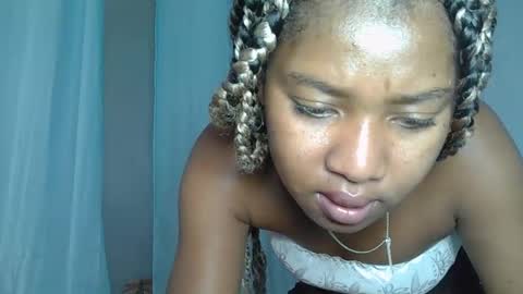 Snapshot of elia011 chatting on January 19, 2025, 12:28 pm elia011 online show from January 19, 2025, 12:28 pm