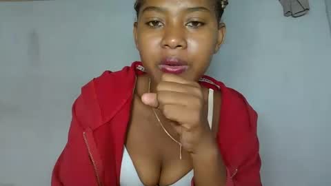 Snapshot of elia011 chatting on January 24, 2025, 12:10 pm elia011 online show from January 24, 2025, 12:10 pm